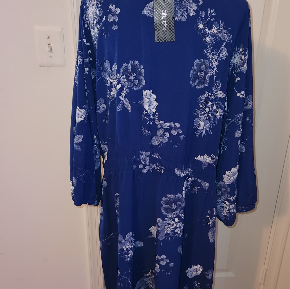 NWT ! CITY CHIC DRESS. - Picture 2 of 6
